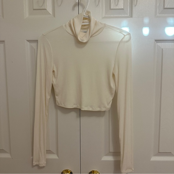 COPY - Aritzia sunday best freshman crop turtleneck longsleeve tee, size s - Picture 2 of 5